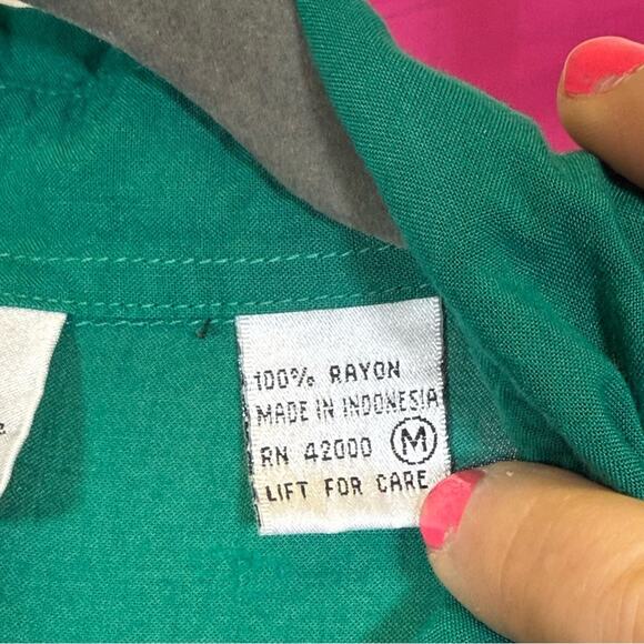 Bentley, Vintage Green Button-Up Shirt with shoulder pads. Size Medium. - Picture 5 of 8